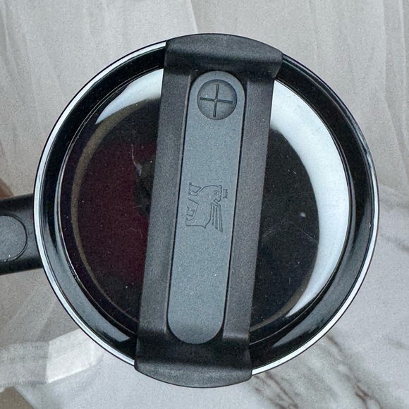 Stanley Black and Gold Hello Kitty Tumbler - Picture 6 of 6